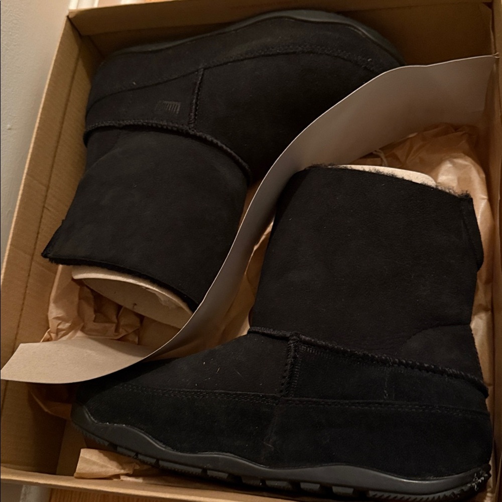 Fitflop  double face shearling boots sz 6